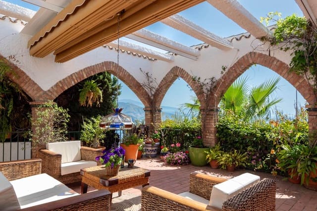 3 quarto Casa em Banda para venda em Almuñécar com piscina garagem - 650 000 € (Ref: 9804067)