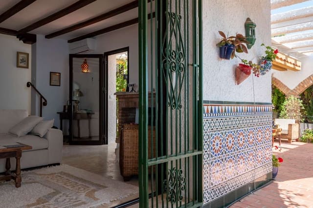 3 quarto Casa em Banda para venda em Almuñécar com piscina garagem - 650 000 € (Ref: 9804067)