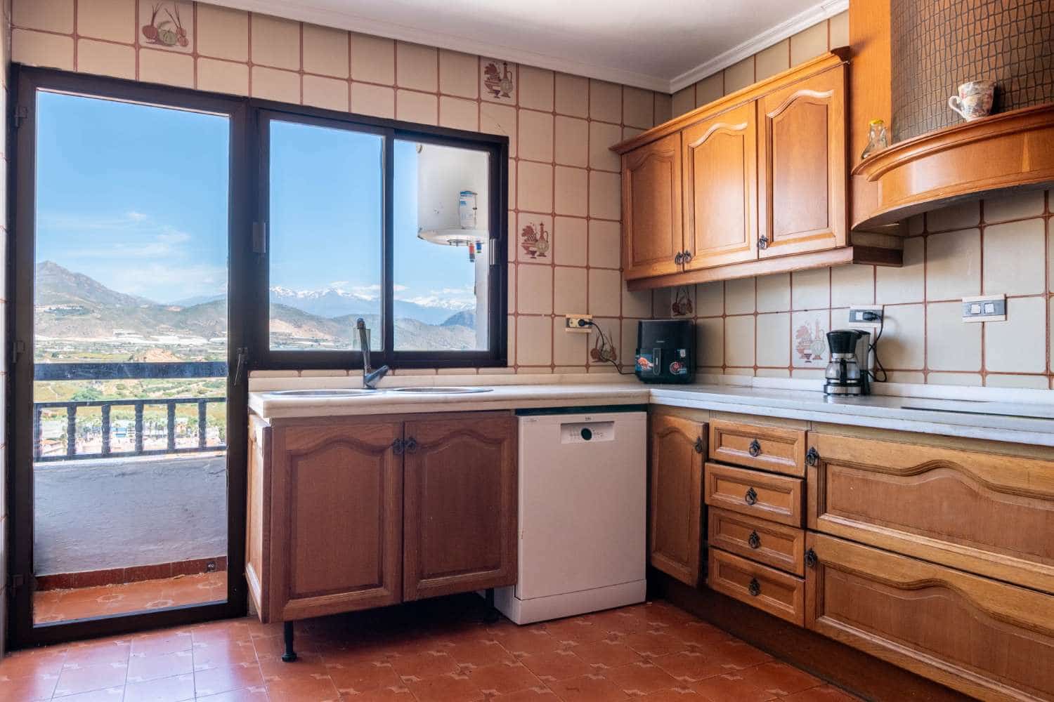 Casa de 7 habitaciones en Salobreña en venta - 795.000 € (Ref: 9806205)