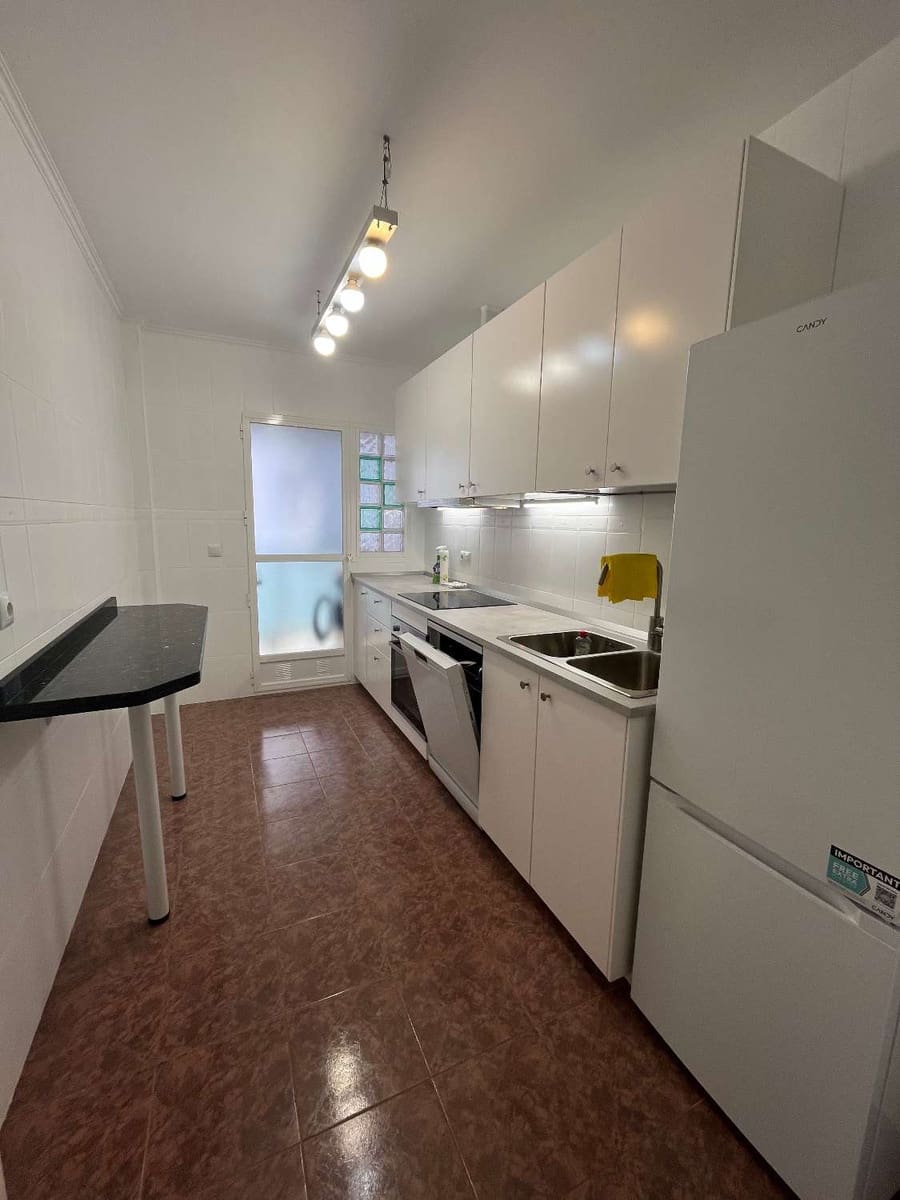 3 slaapkamer Appartement te huur in Salobrena - € 850 (Ref: 9811311)