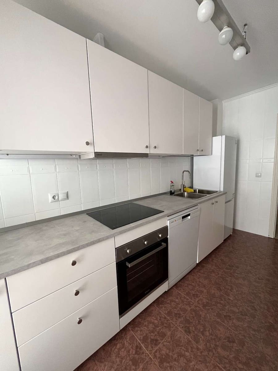 3 slaapkamer Appartement te huur in Salobrena - € 850 (Ref: 9811311)