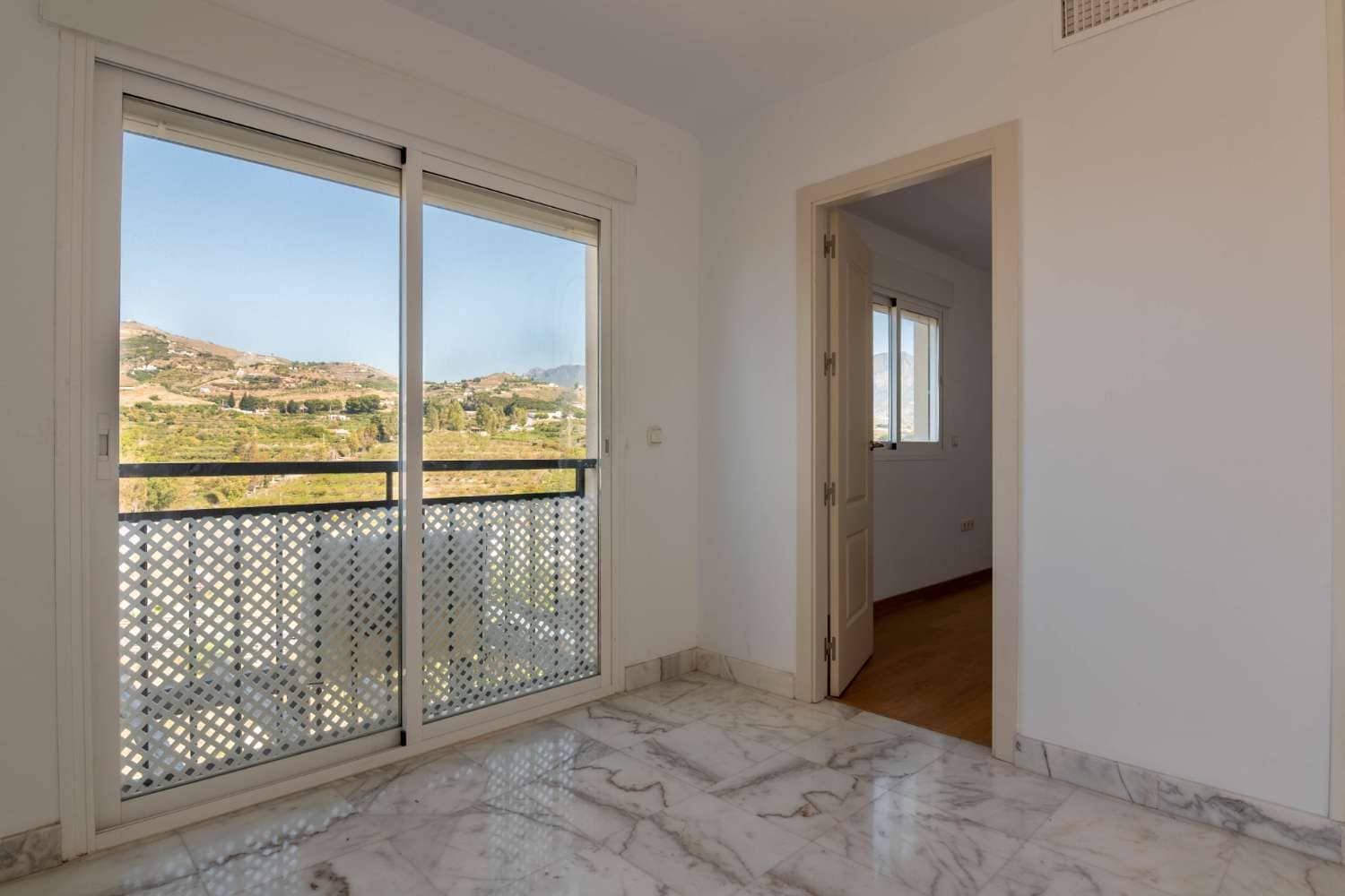 3 chambre Appartement à vendre à Salobrena avec garage - 365 000 € (Ref: 9869907)