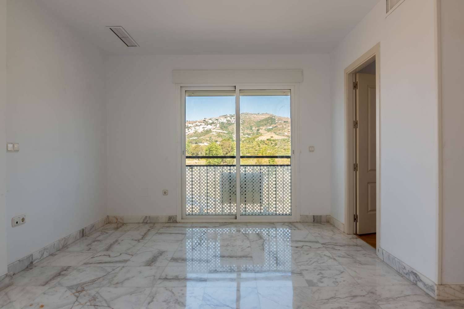 3 chambre Appartement à vendre à Salobrena avec garage - 365 000 € (Ref: 9869907)