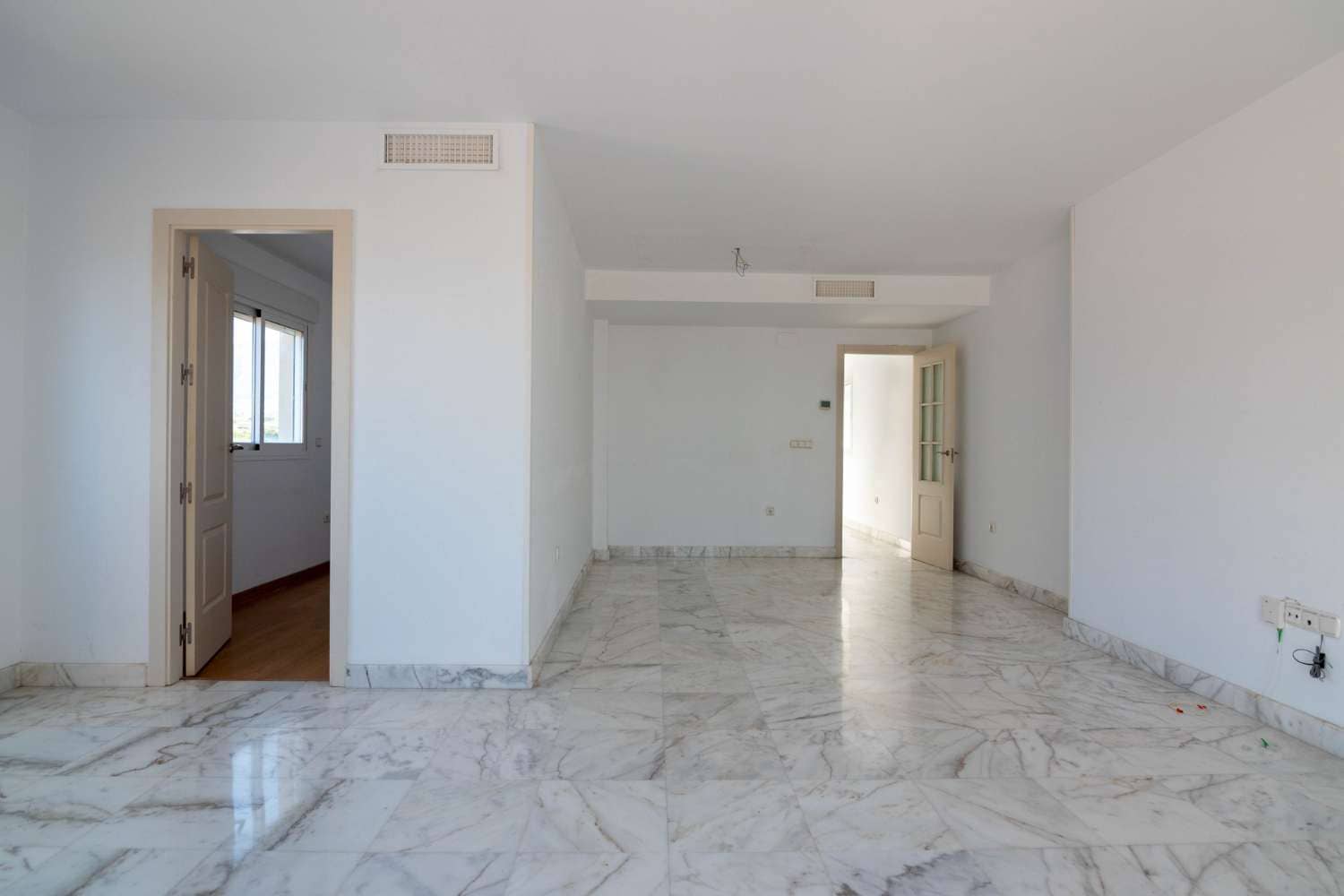 3 chambre Appartement à vendre à Salobrena avec garage - 365 000 € (Ref: 9869907)