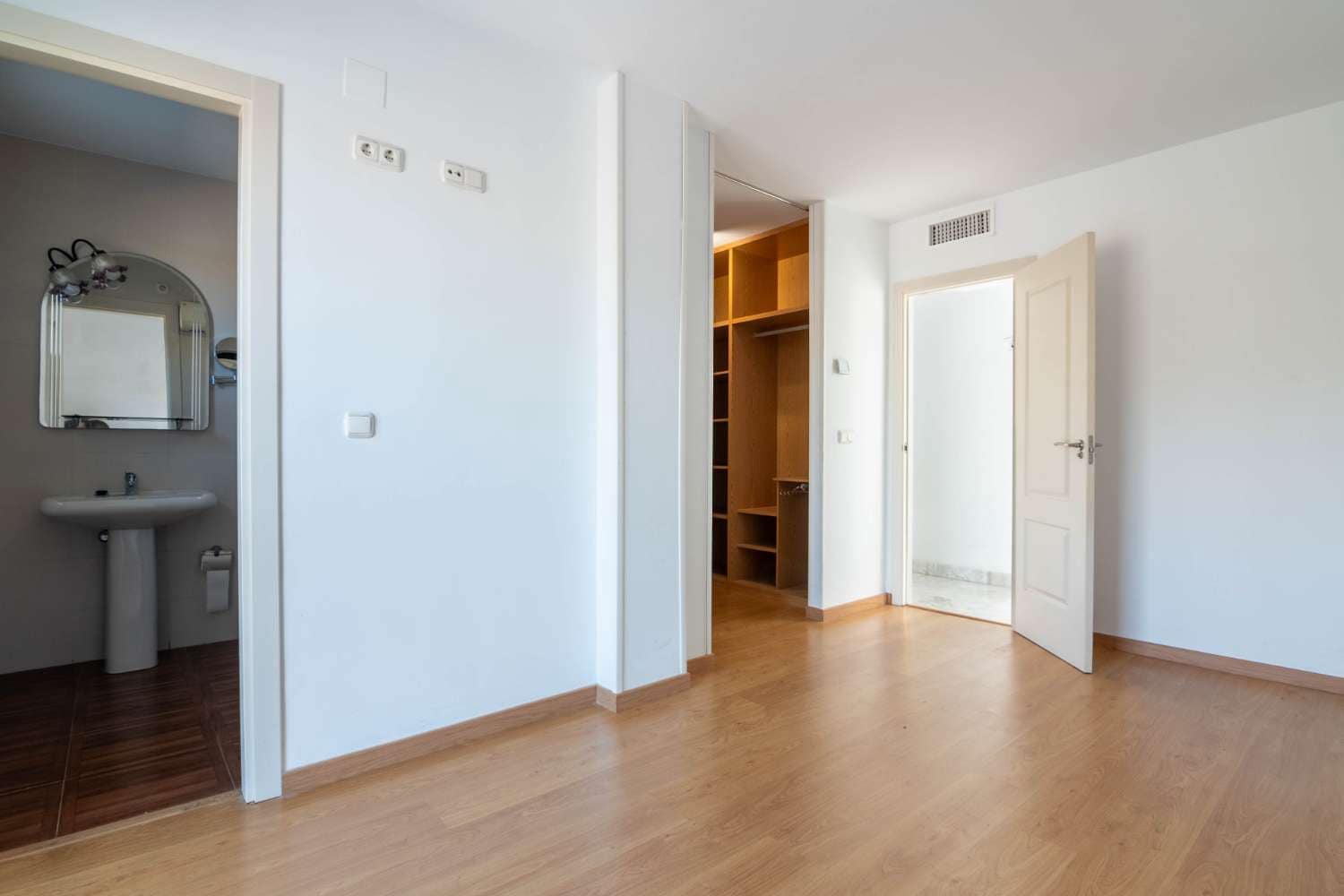 3 chambre Appartement à vendre à Salobrena avec garage - 365 000 € (Ref: 9869907)