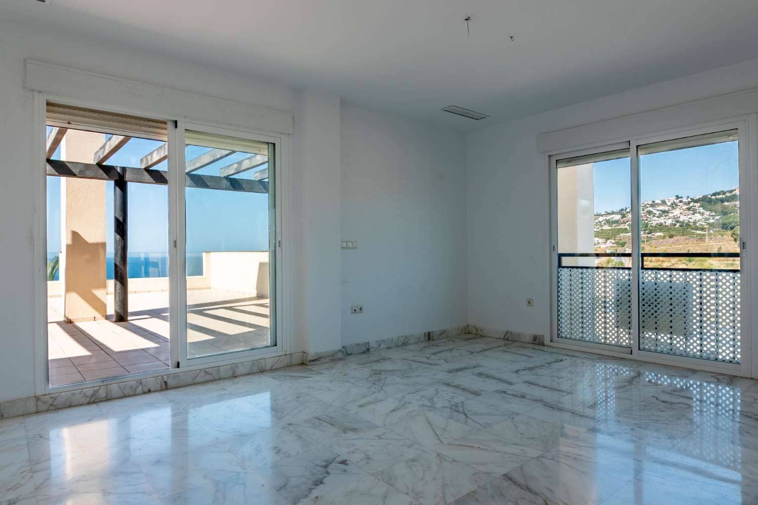 3 chambre Appartement à vendre à Salobrena avec garage - 365 000 € (Ref: 9869907)