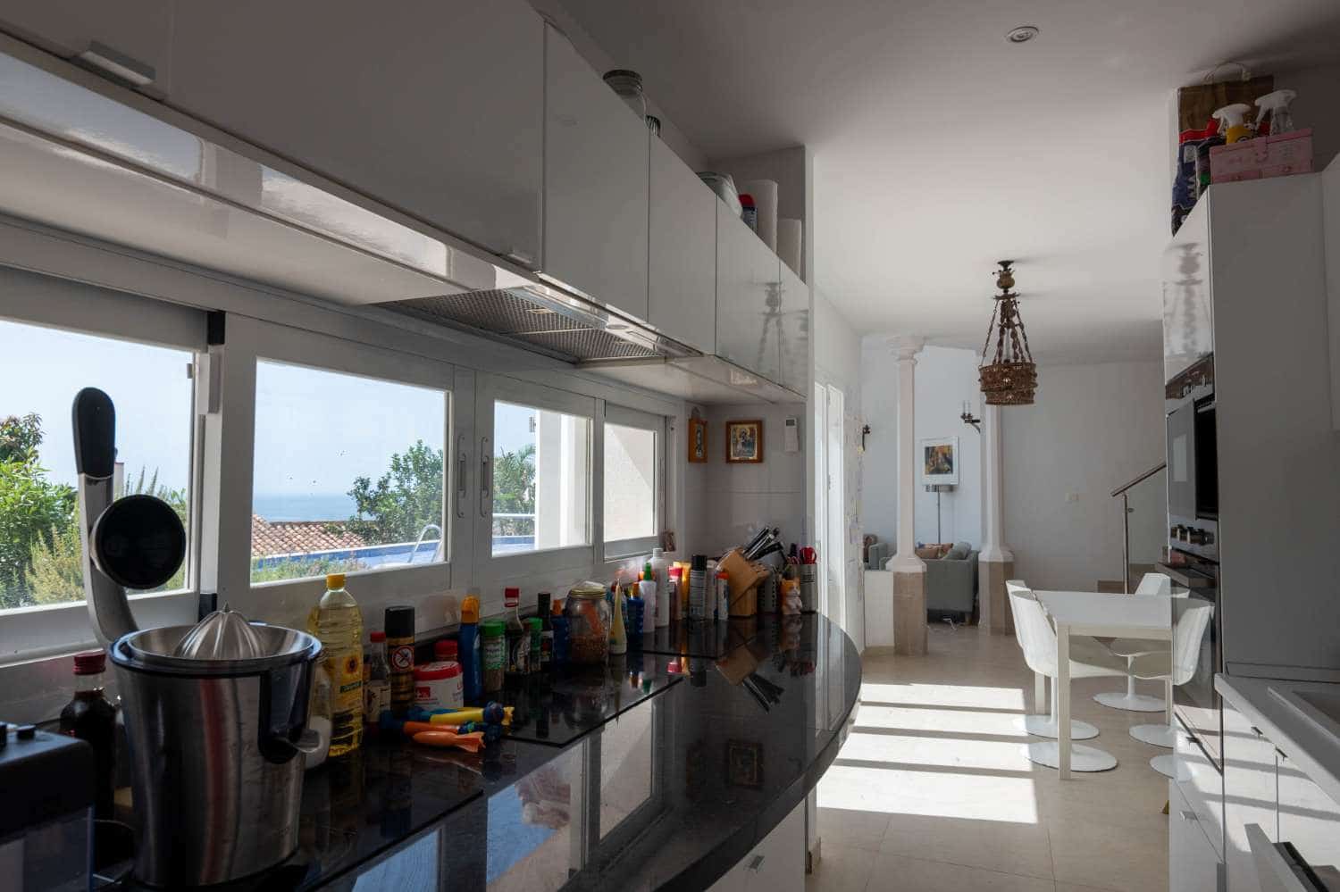 3 makuuhuone Huvila vuokrattavana paikassa Salobrena mukana uima-altaan - 1 350 € (Ref: 9939486)