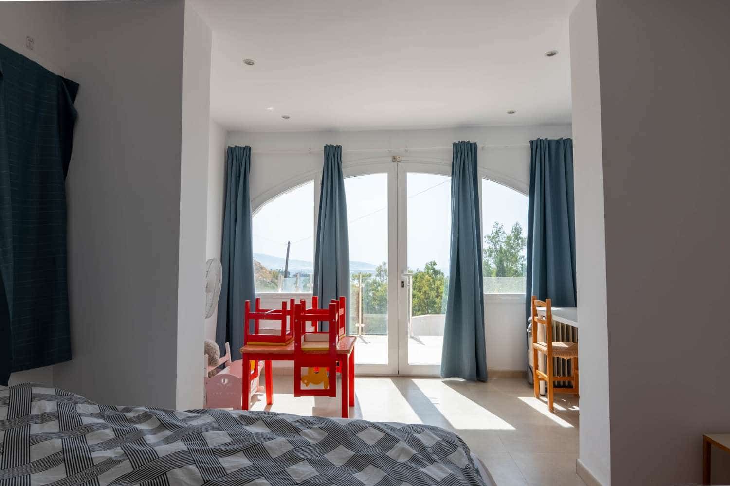 3 makuuhuone Huvila vuokrattavana paikassa Salobrena mukana uima-altaan - 1 350 € (Ref: 9939486)