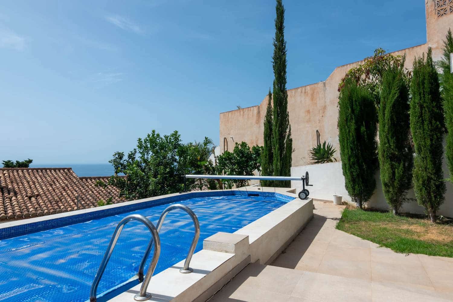 3 makuuhuone Huvila vuokrattavana paikassa Salobrena mukana uima-altaan - 1 350 € (Ref: 9939486)