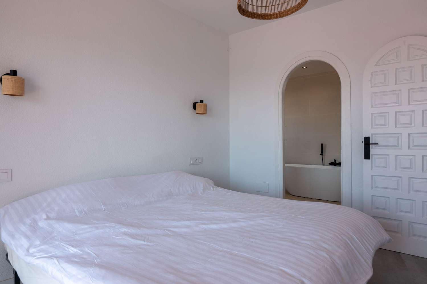 4 Zimmer Villa zu verkaufen in Salobrena mit Pool Garage - 749.000 € (Ref: 9952003)