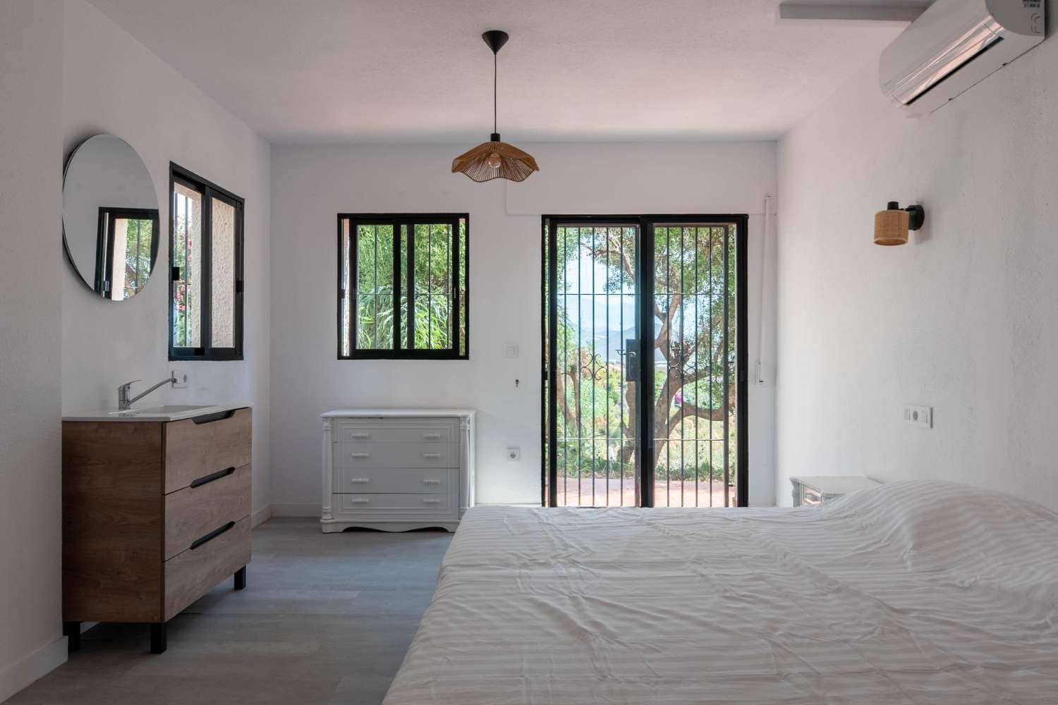 4 Zimmer Villa zu verkaufen in Salobrena mit Pool Garage - 749.000 € (Ref: 9952003)