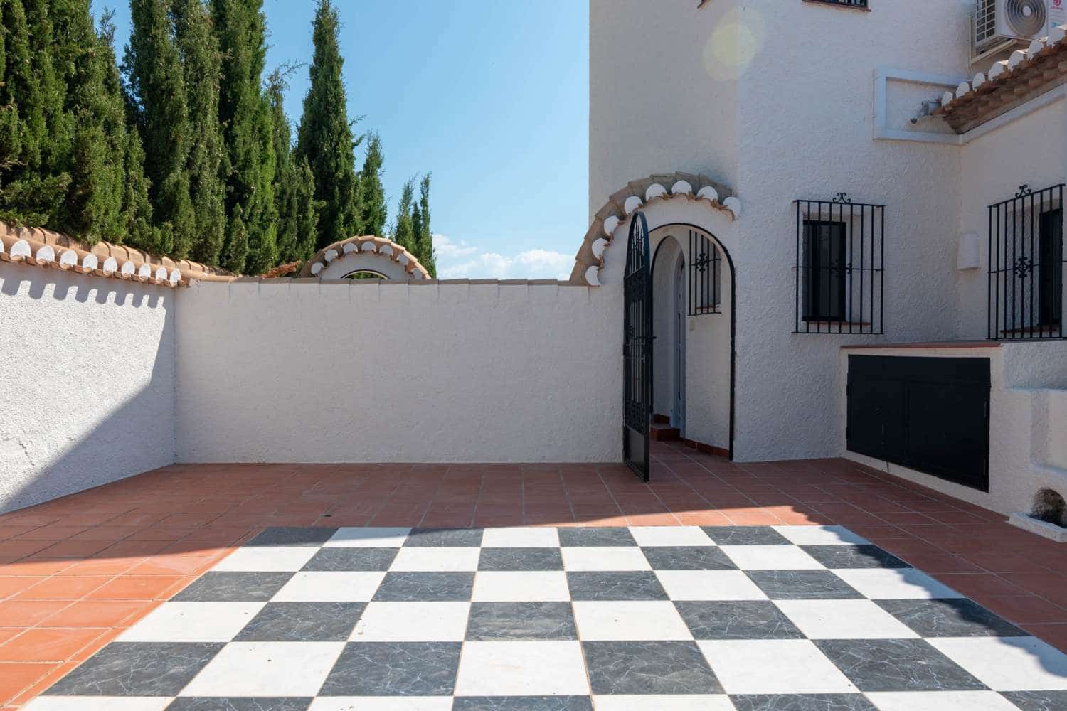 4 Zimmer Villa zu verkaufen in Salobrena mit Pool Garage - 749.000 € (Ref: 9952003)