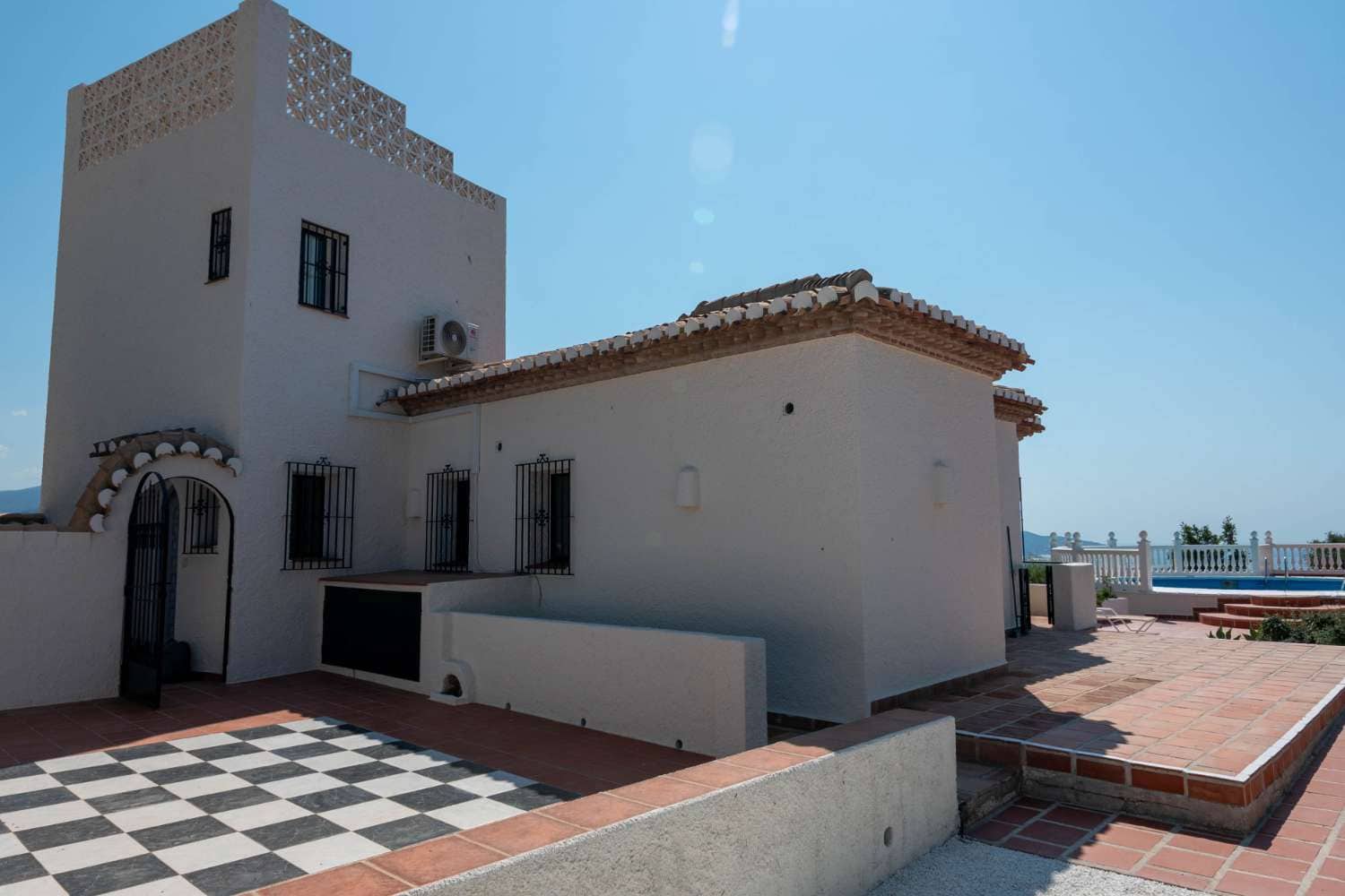 4 Zimmer Villa zu verkaufen in Salobrena mit Pool Garage - 749.000 € (Ref: 9952003)