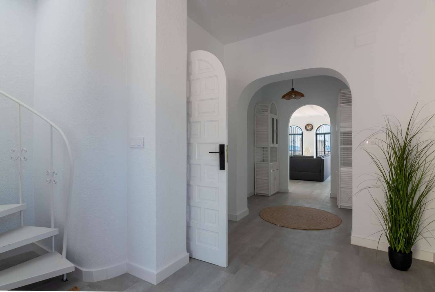4 Zimmer Villa zu verkaufen in Salobrena mit Pool Garage - 749.000 € (Ref: 9952003)