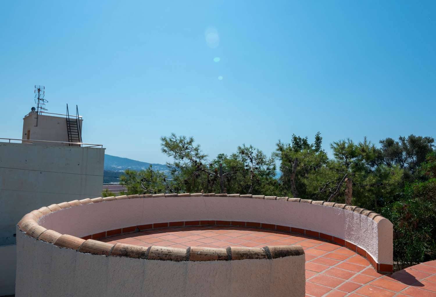 4 Zimmer Villa zu verkaufen in Salobrena mit Pool Garage - 749.000 € (Ref: 9952003)