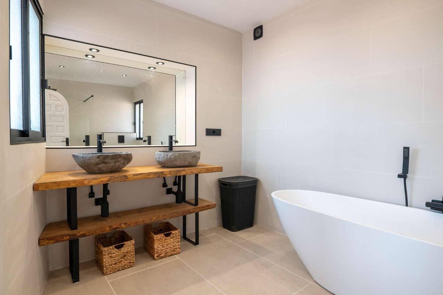 4 Zimmer Villa zu verkaufen in Salobrena mit Pool Garage - 749.000 € (Ref: 9952003)