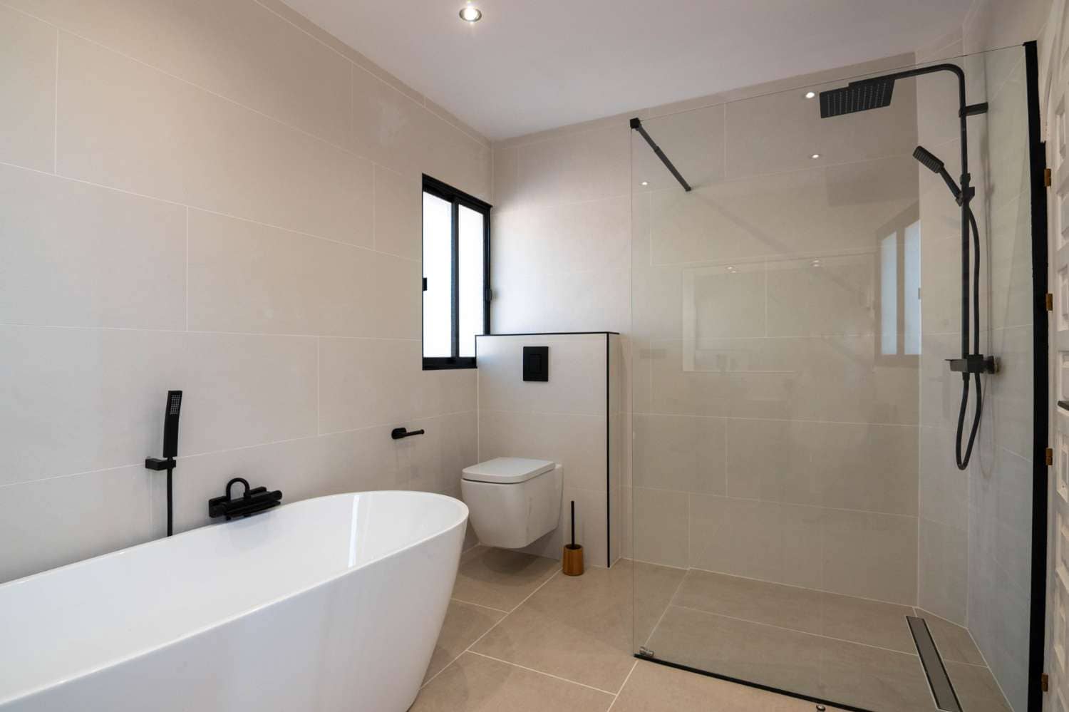 4 Zimmer Villa zu verkaufen in Salobrena mit Pool Garage - 749.000 € (Ref: 9952003)