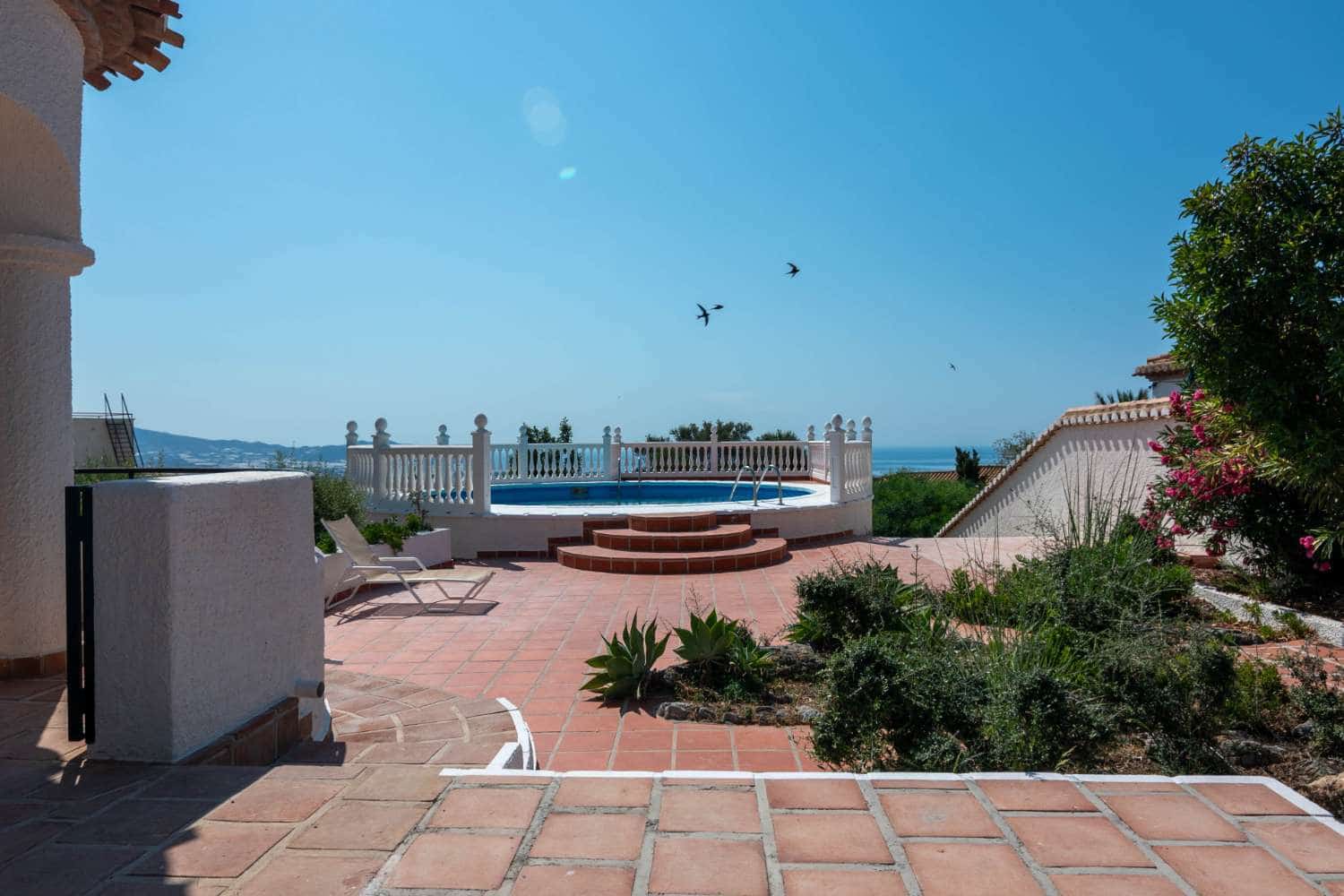 4 Zimmer Villa zu verkaufen in Salobrena mit Pool Garage - 749.000 € (Ref: 9952003)
