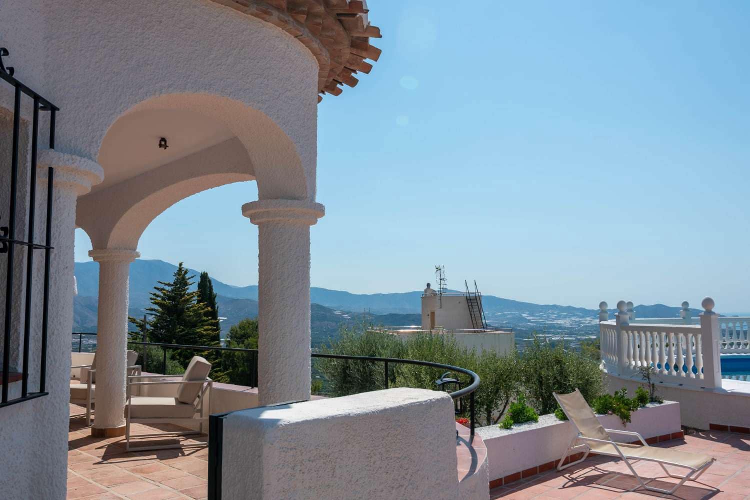 4 Zimmer Villa zu verkaufen in Salobrena mit Pool Garage - 749.000 € (Ref: 9952003)