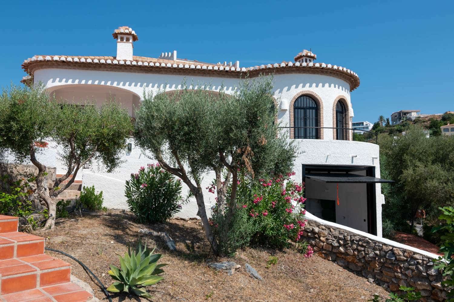 4 Zimmer Villa zu verkaufen in Salobrena mit Pool Garage - 749.000 € (Ref: 9952003)