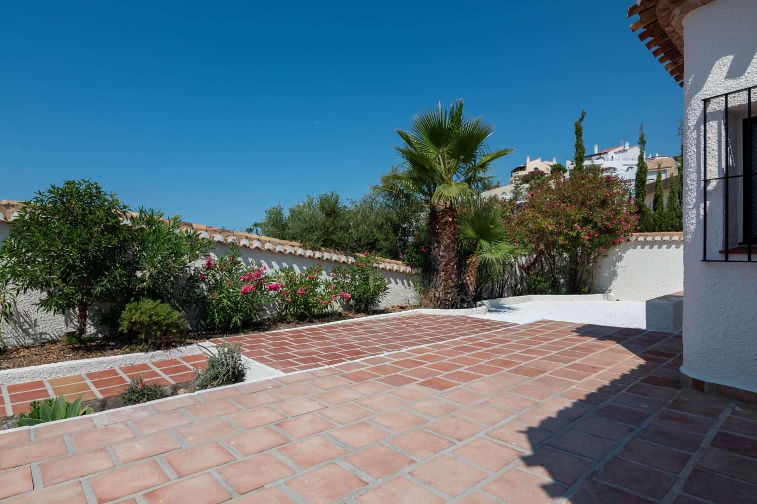 4 Zimmer Villa zu verkaufen in Salobrena mit Pool Garage - 749.000 € (Ref: 9952003)
