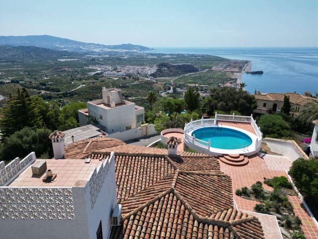 4 Zimmer Villa zu verkaufen in Salobreña mit Pool Garage - 749.000 € (Ref: 9952003)