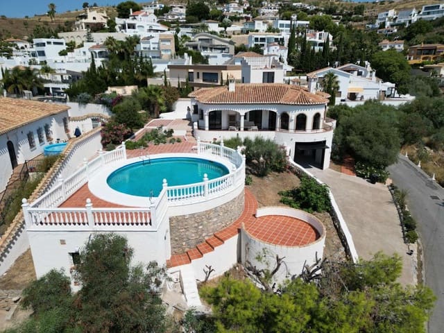 4 sovrum Villa till salu i Salobreña med pool garage - 749 000 € (Ref: 9952003)
