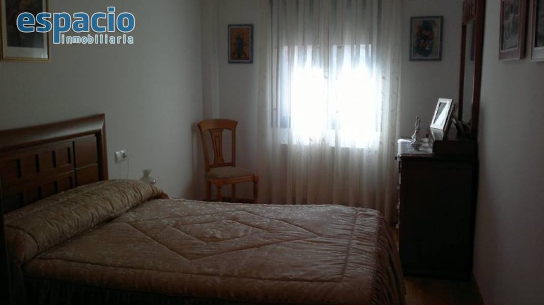 2 bedroom Apartment for sale in Cacabelos with garage - € 110,000 (Ref: 1729755)