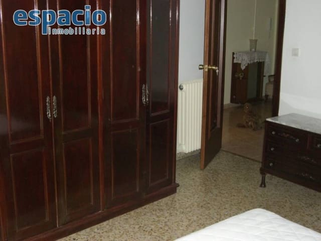 4 soveværelse Lejlighed til salg i Ponferrada - € 95.000 (Ref: 1729757)