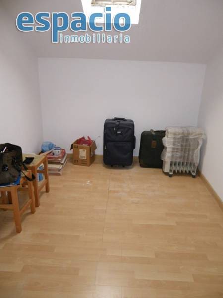 3 soveværelse Lejlighed til salg i Ponferrada med garage - € 140.000 (Ref: 1729831)