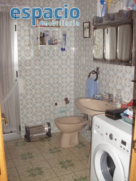 3 soveværelse Lejlighed til salg i Ponferrada med garage - € 105.000 (Ref: 1729895)