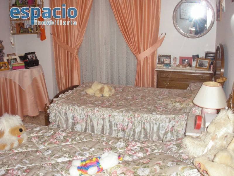 3 soveværelse Lejlighed til salg i Ponferrada med garage - € 105.000 (Ref: 1729895)