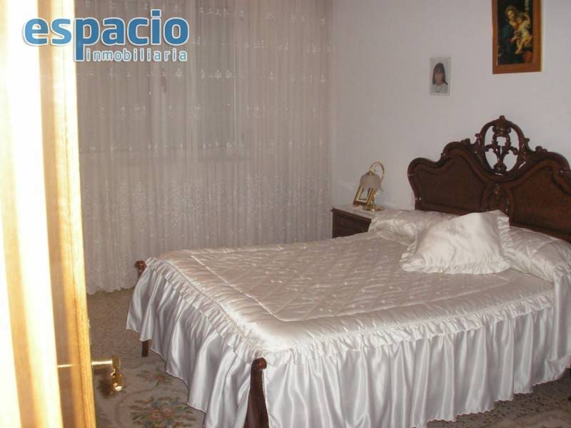 3 soveværelse Lejlighed til salg i Ponferrada med garage - € 105.000 (Ref: 1729895)