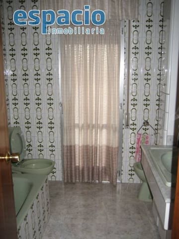 3 soveværelse Lejlighed til salg i Ponferrada med garage - € 117.000 (Ref: 1729897)