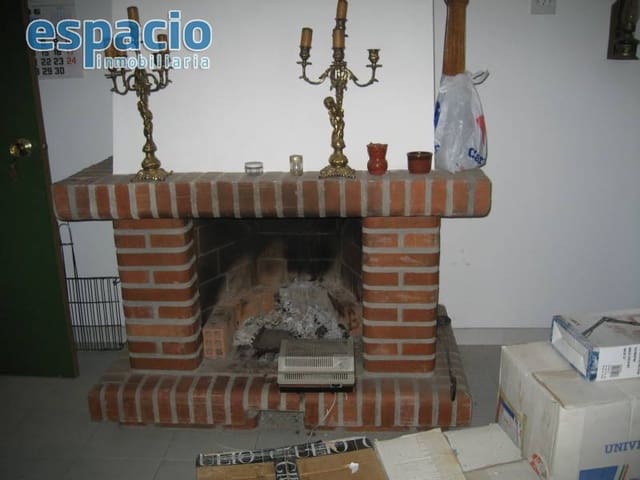 3 soveværelse Lejlighed til salg i Ponferrada med garage - € 117.000 (Ref: 1729897)