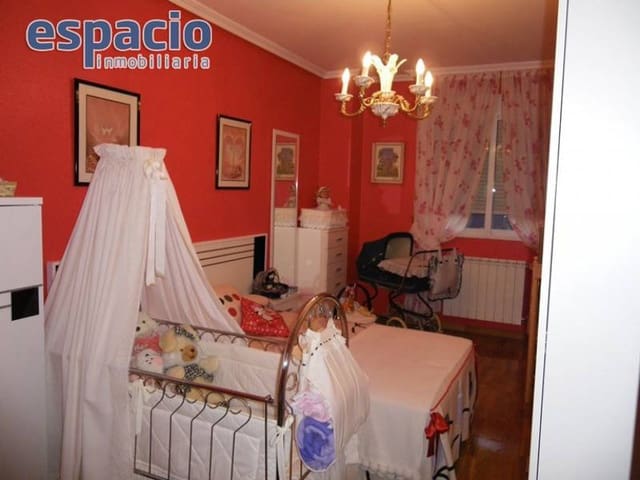 4 soverom Leilighet til salgs i Ponferrada med garasje - € 180 000 (Ref: 1733436)