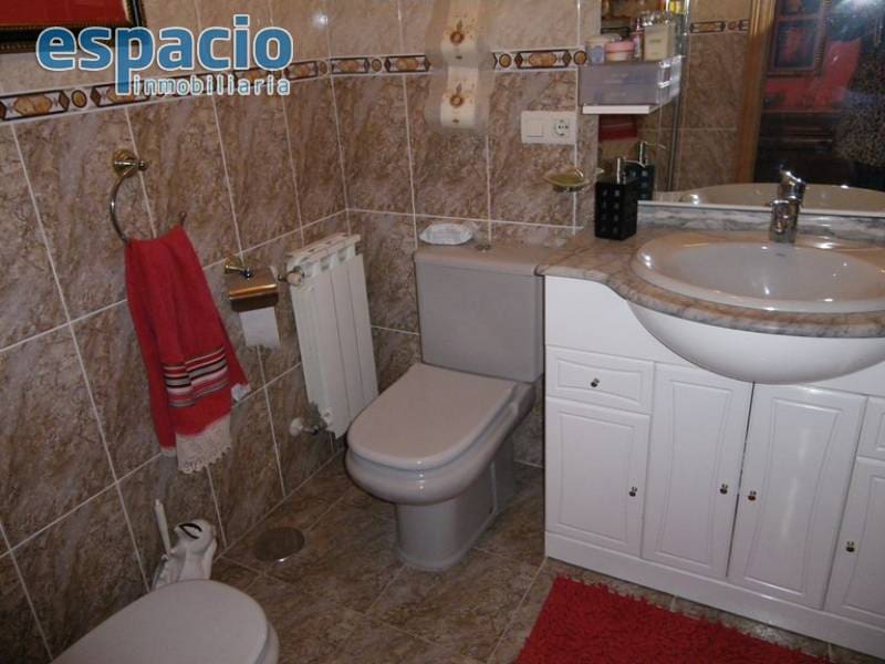 4 soveværelse Lejlighed til salg i Ponferrada med garage - € 180.000 (Ref: 1733436)