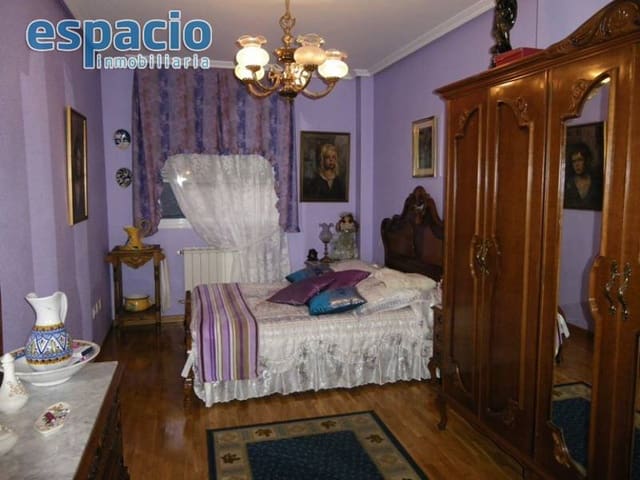 4 soverom Leilighet til salgs i Ponferrada med garasje - € 180 000 (Ref: 1733436)