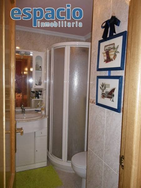 4 soveværelse Lejlighed til salg i Ponferrada med garage - € 180.000 (Ref: 1733436)