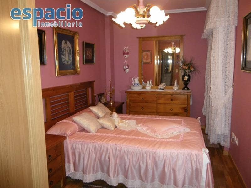 4 soveværelse Lejlighed til salg i Ponferrada med garage - € 180.000 (Ref: 1733436)