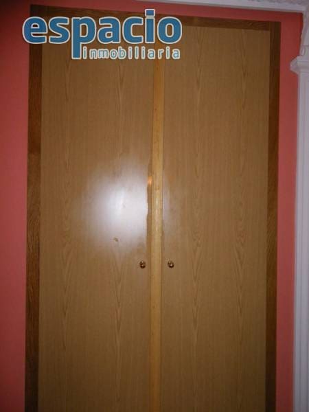 4 soveværelse Lejlighed til salg i Ponferrada med garage - € 180.000 (Ref: 1733436)