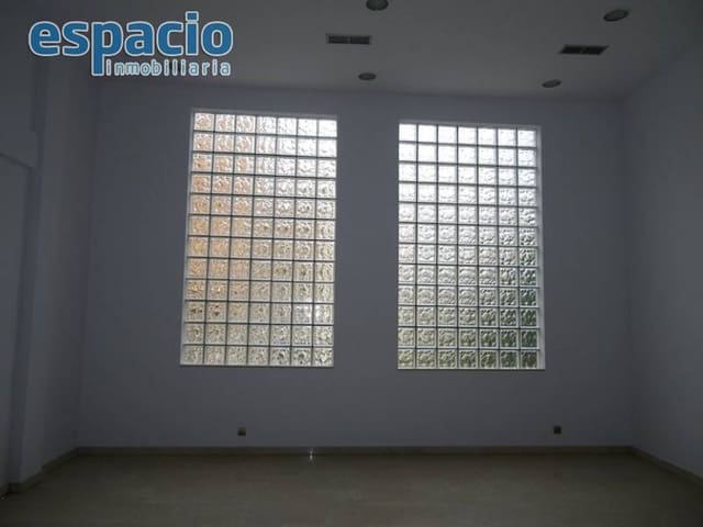 Kommersiell att hyra i Ponferrada - 700 € (Ref: 1883464)