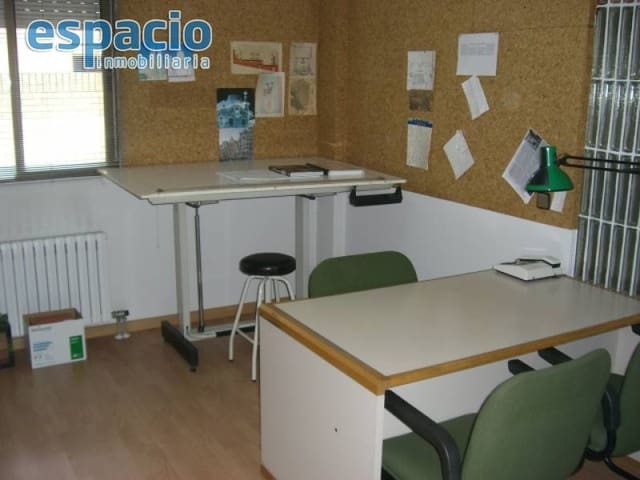 Kontor att hyra i Ponferrada - 1 200 € (Ref: 1883553)