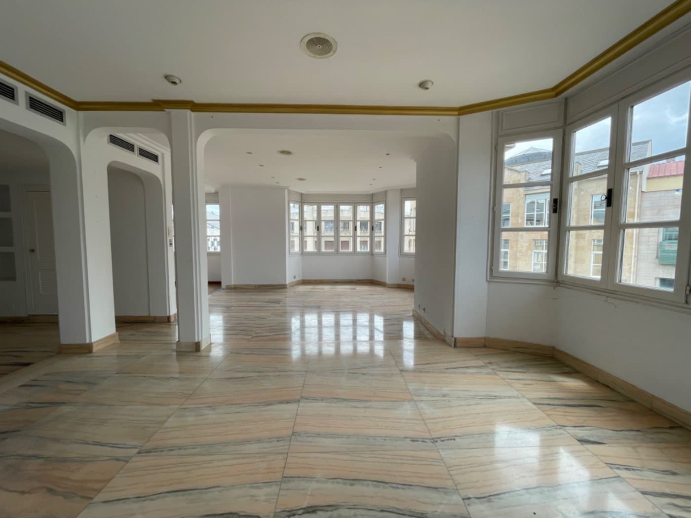 4 soveværelse Lejlighed til salg i Ponferrada med garage - € 195.000 (Ref: 1938792)