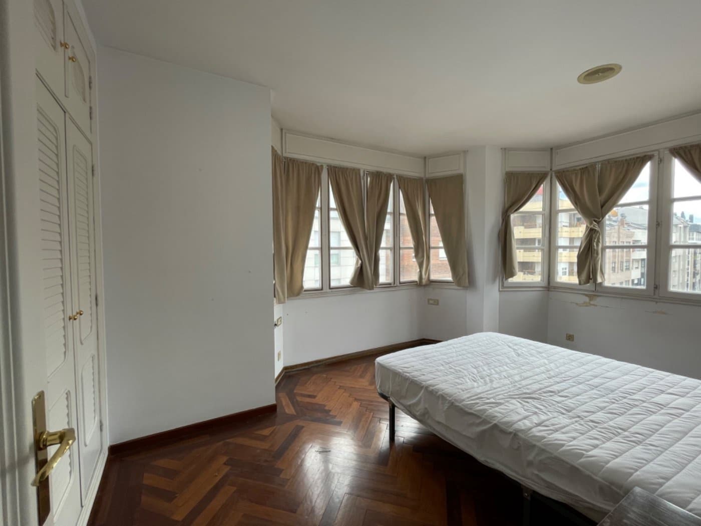 4 soveværelse Lejlighed til salg i Ponferrada med garage - € 195.000 (Ref: 1938792)