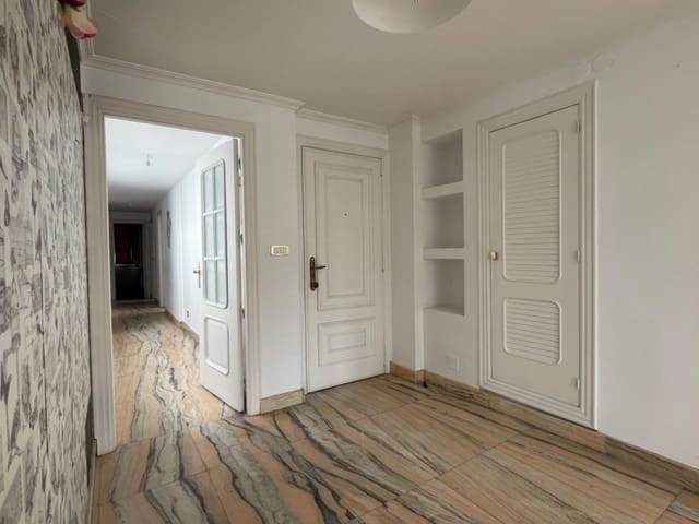 4 soveværelse Lejlighed til salg i Ponferrada med garage - € 195.000 (Ref: 1938792)