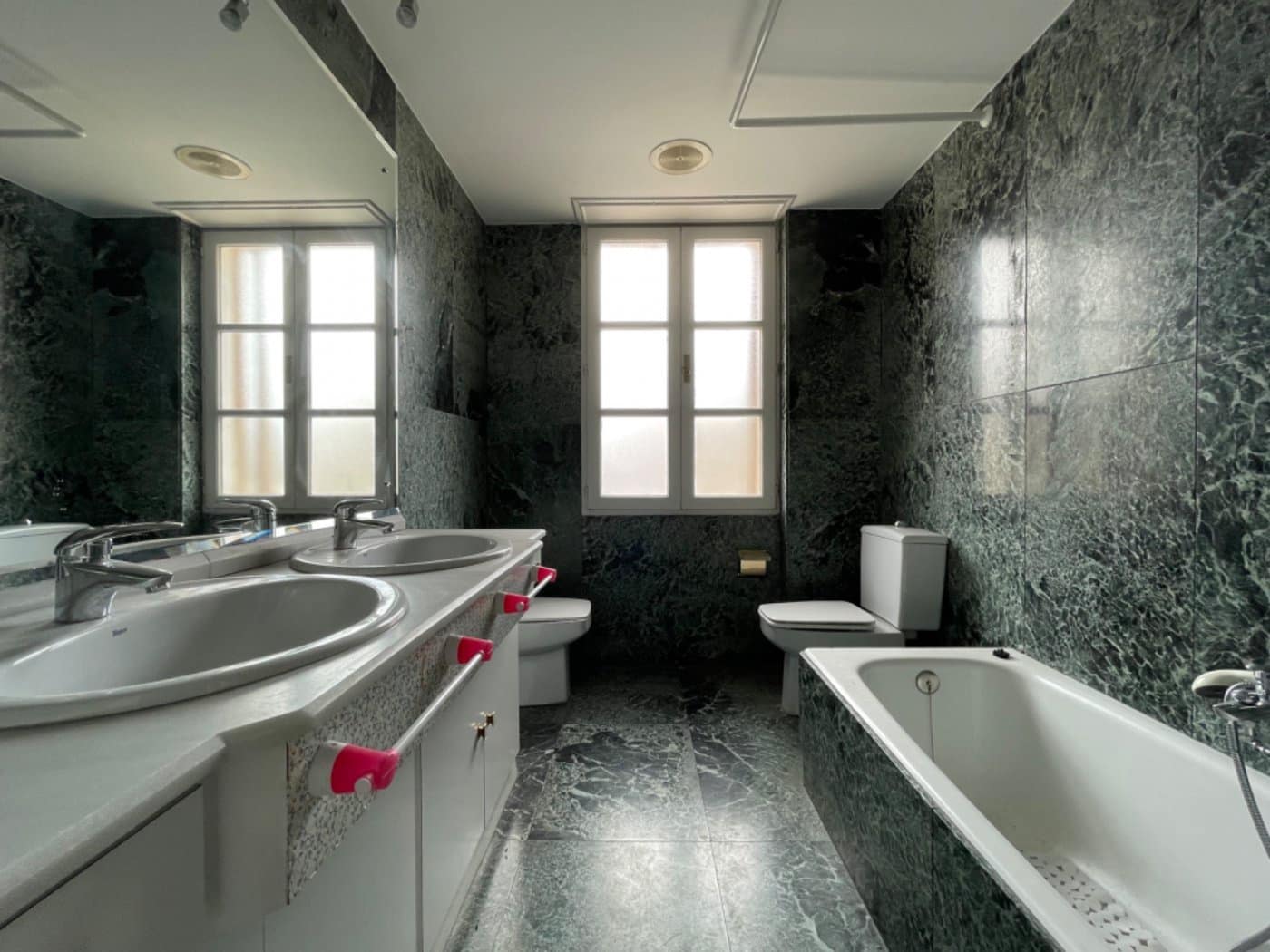 4 soveværelse Lejlighed til salg i Ponferrada med garage - € 195.000 (Ref: 1938792)