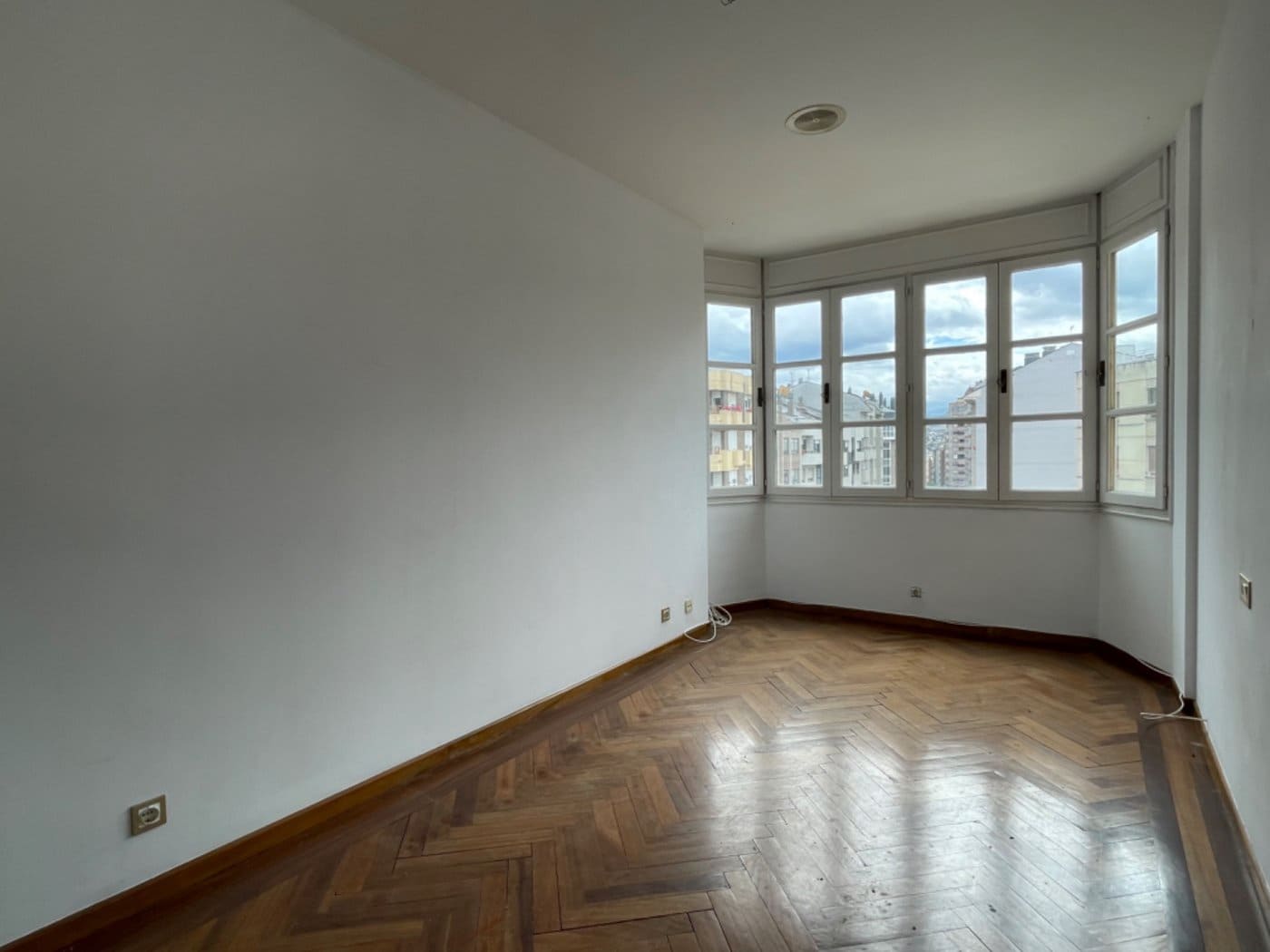 4 soveværelse Lejlighed til salg i Ponferrada med garage - € 195.000 (Ref: 1938792)