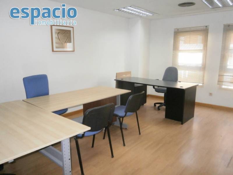 Biuro do wynajęcia w Ponferrada z garażem - 250 € (Ref: 2265237)