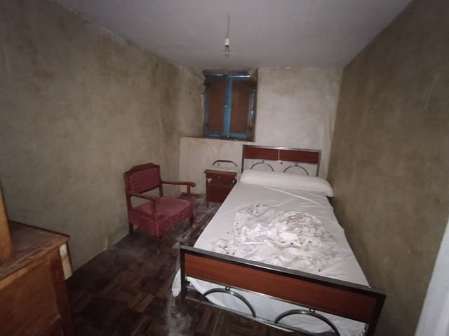 4 soveværelse Finca/Landehus til salg i Fabero - € 38.000 (Ref: 2733768)